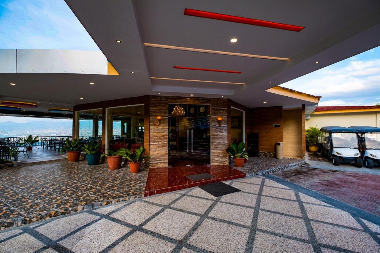 Bukit Indah Doda Hotel & Resorts Palu Eksteriør bilde